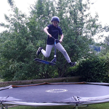 Stegga | Trampoline Scooter V2 | Black 2022