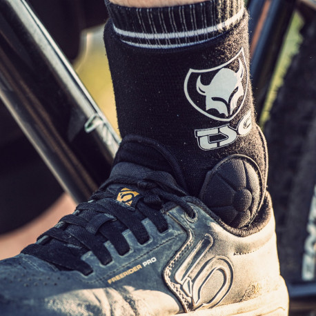 TSG Single Ankle-Guard Cam Black 2020